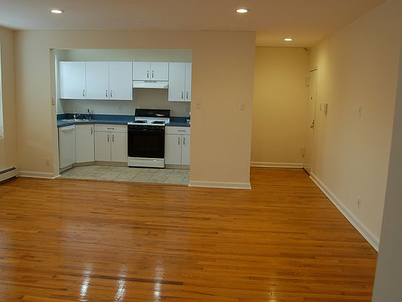 3rd image of 1 Jefferson Ave APT A3