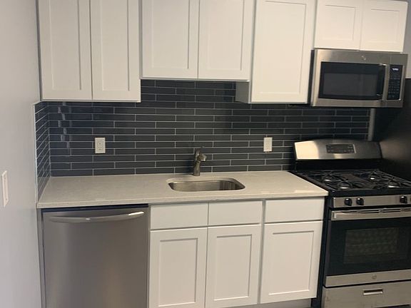 3rd image of 24 Vine St Floor 2