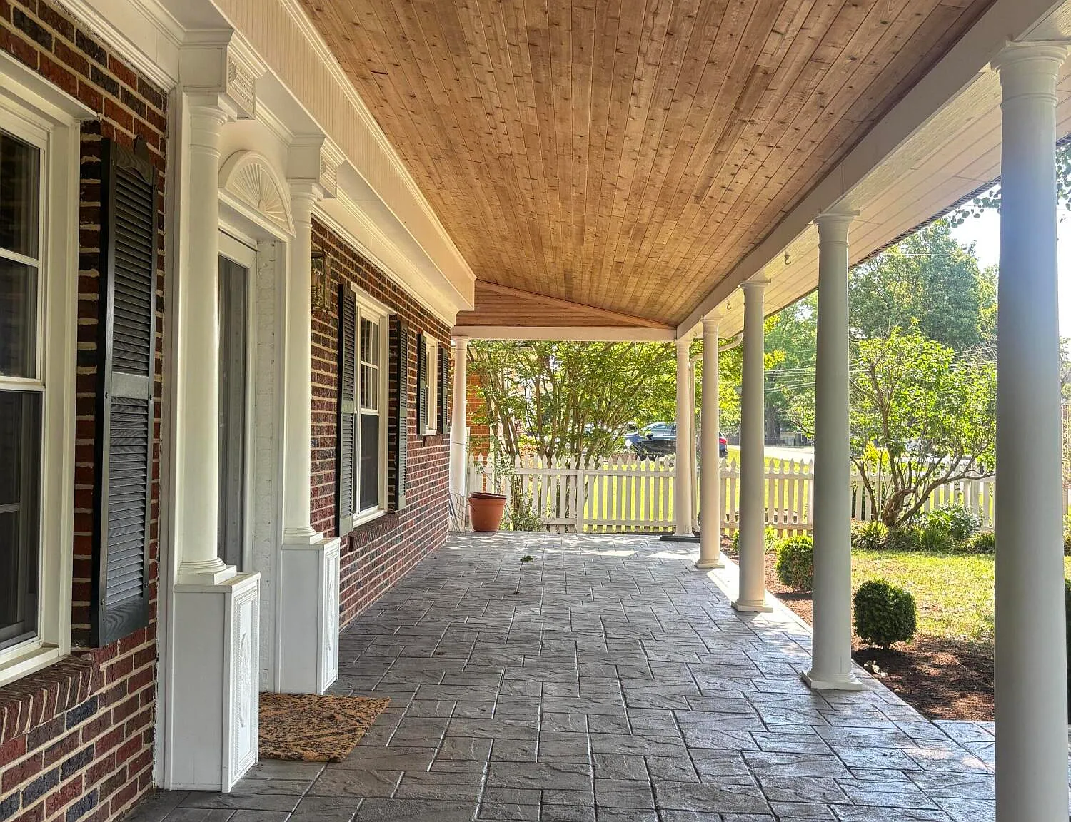 4 bed, 3.0 bath, 2600 sqft, $3,550 — Photo 4