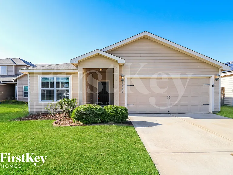 3004 Oak Ln — Photo 1