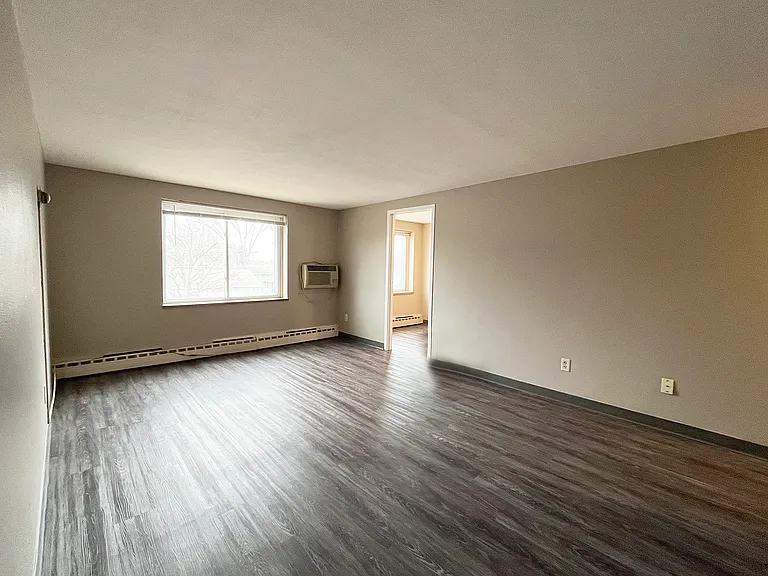 Knollcrest Apartments — Photo 7