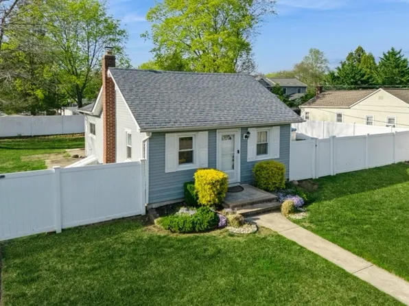 94 16th Street, Wading River, NY 11792