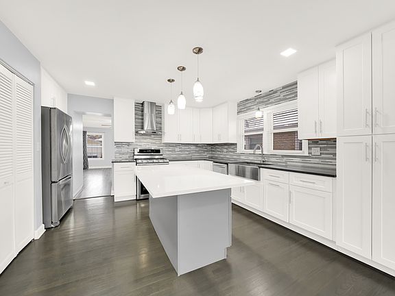 3rd image of 8805 Sproat Ave