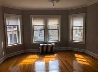 2052 W Fargo Ave APT 2D, Chicago, IL 60645