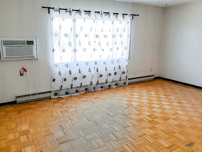 1025 Munroe Ave #202 — Photo 6