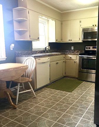 5th image of 3443 Royal Dr