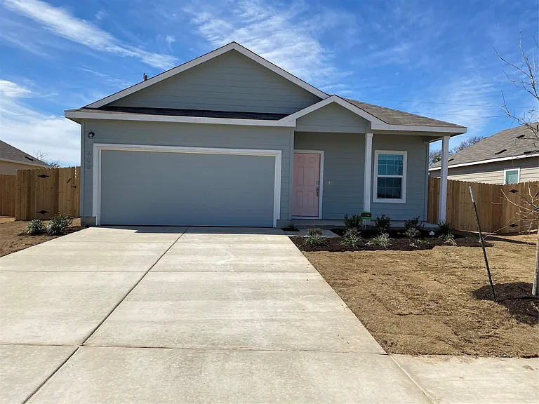 600 Gabriels Bluff Dr — Photo 1