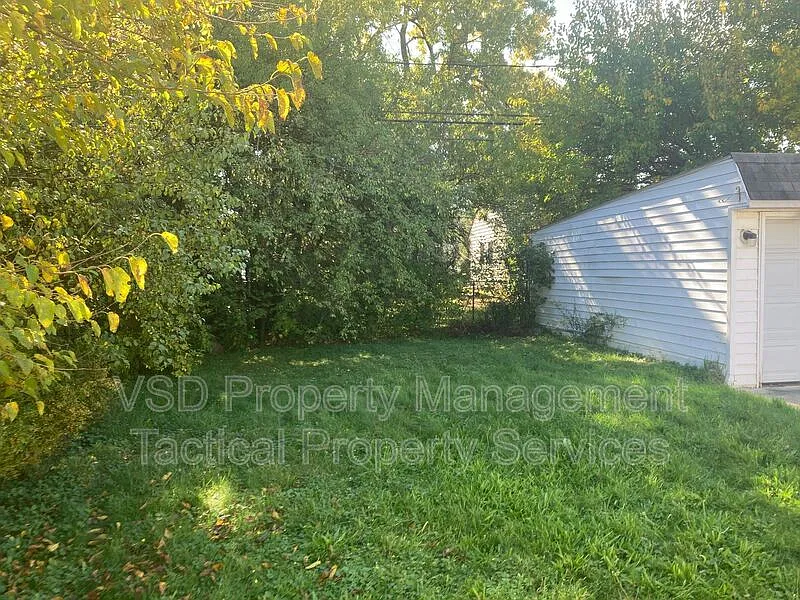 3 bed, 1.0 bath, 1084 sqft, $1,395 — Photo 4