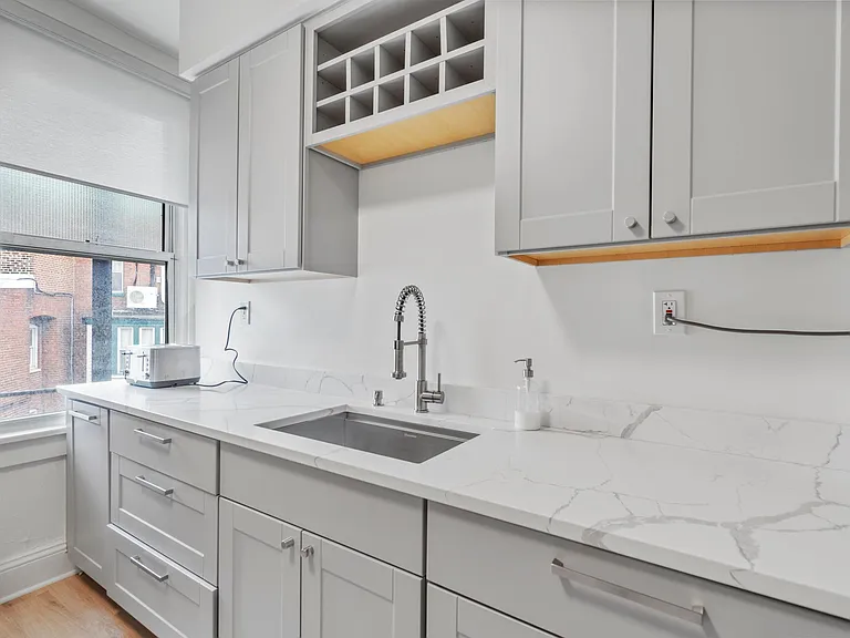 1766 Columbia Rd NW — Photo 15