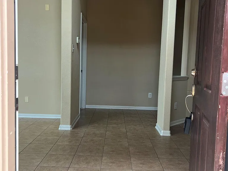 1214 Glenwood Canyon Ln — Photo 5