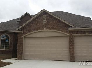 50205 Nantwich Dr, Macomb, MI 48044