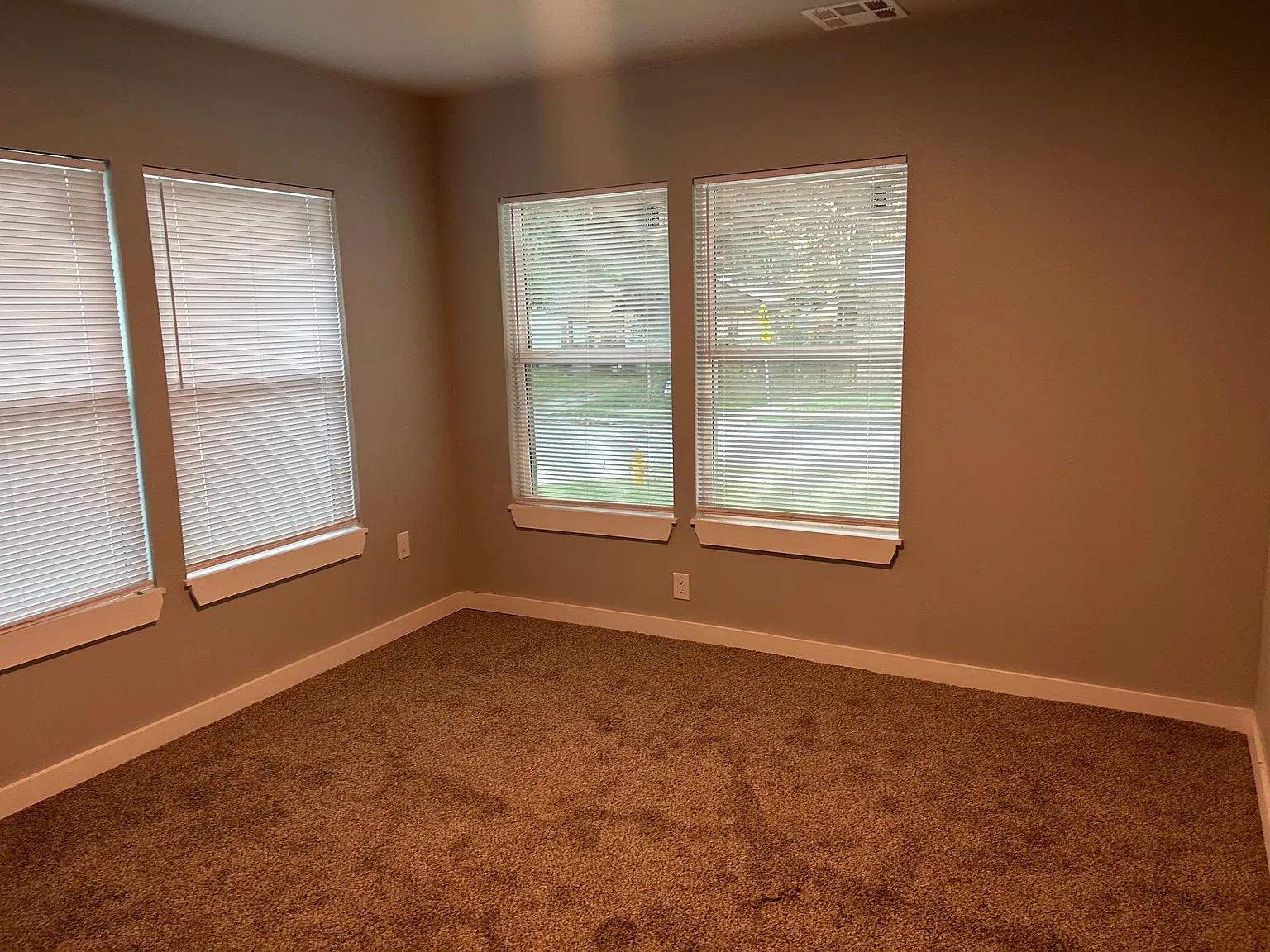 3 bed, 1100 sqft, $1,500 — Photo 4