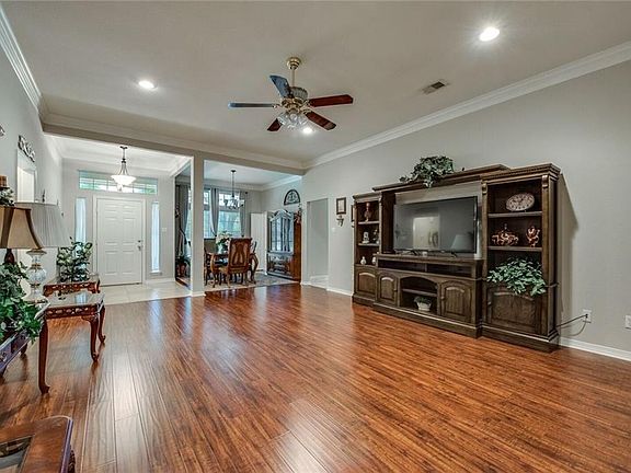 4th image of 213 Sendero Dr