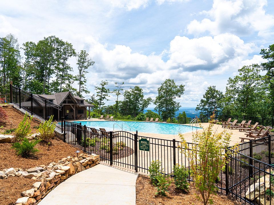 2nd image of 102 Bear Paw Trl