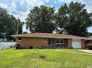 402 Sheridan Rd, Pekin, IL 61554