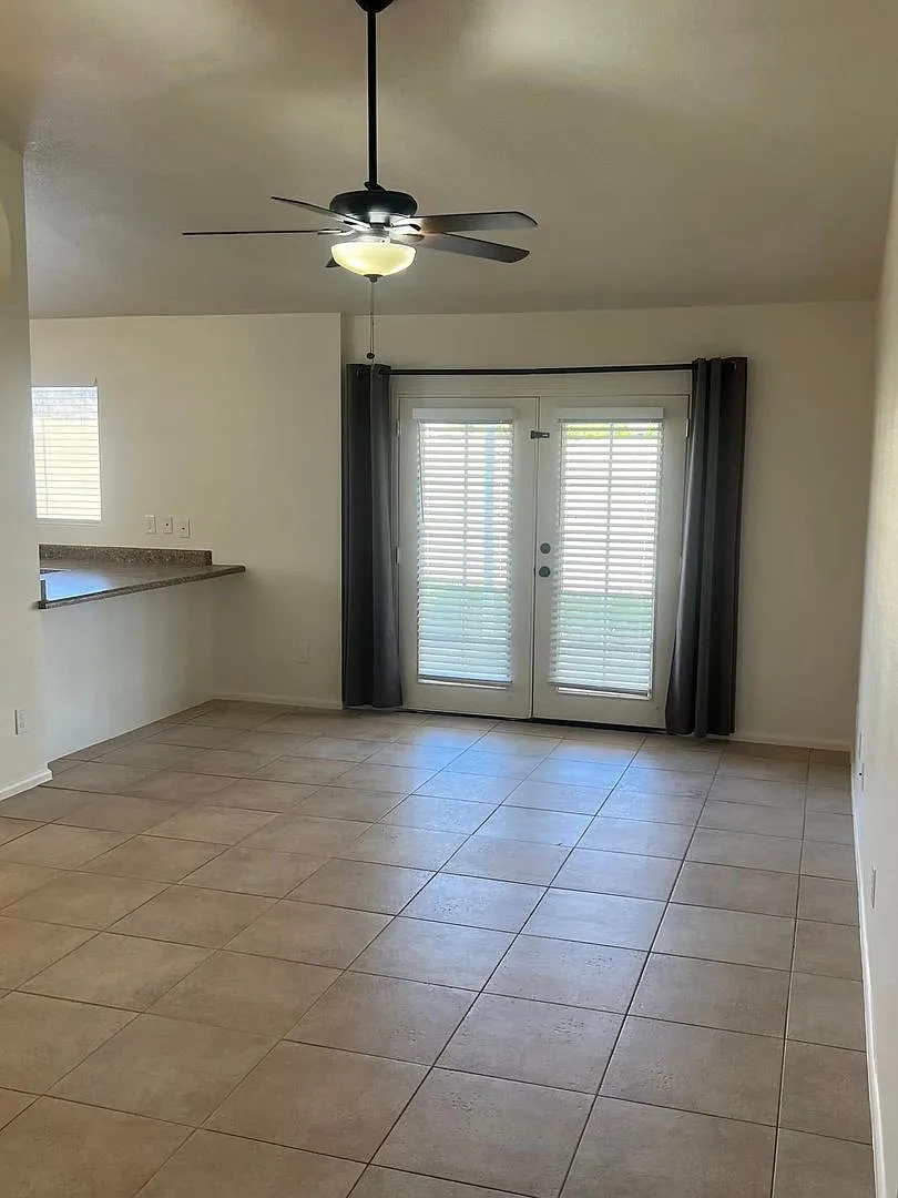3-bedroom , 2-bath remodeled home — Photo 2