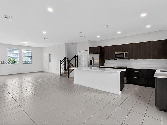 3rd image of 10467 NW 82nd St #10