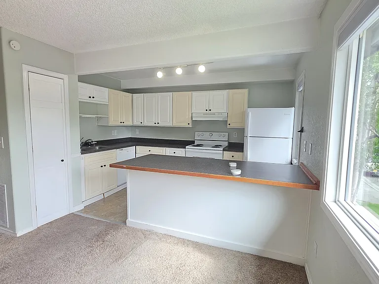 9585 Canton Loop — Photo 2