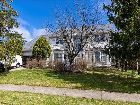 3rd image of 7571 Pleasant Run Dr