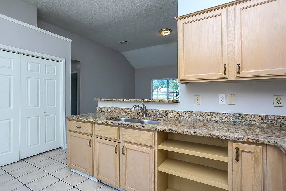 3 bed, 2.0 bath, 1166 sqft, $1,415 — Photo 4