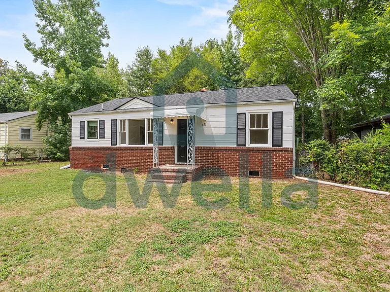 451 Loring Dr — Photo 2