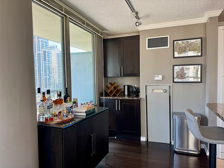 111 W Maple St #1501 — Photo 7