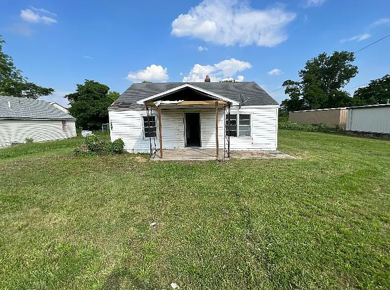802 Highway 61 — Photo 1