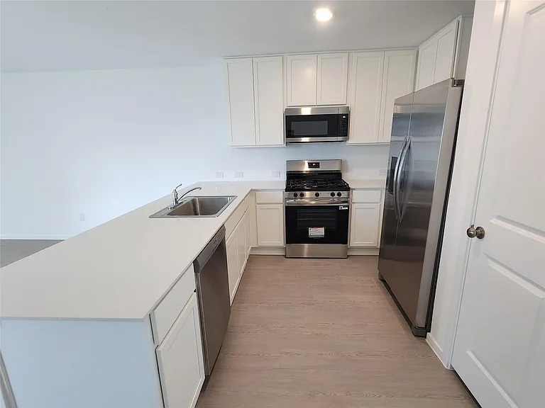 929 Capracotta Dr — Photo 8
