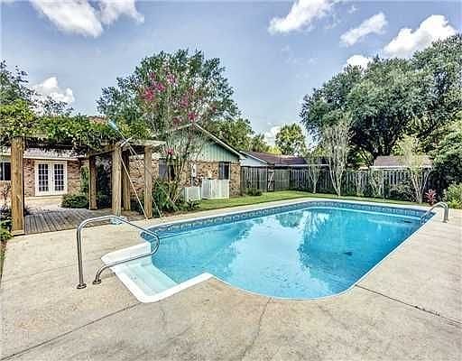 3rd image of 1108 Bristol Blvd