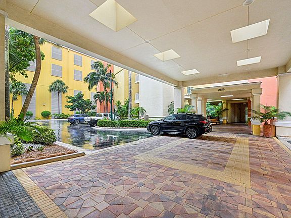 3rd image of 2650 Lake Shore Drive #1006