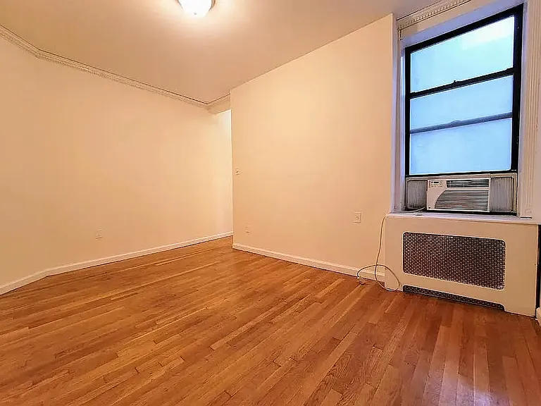 408 W 44th St #XY — Photo 2