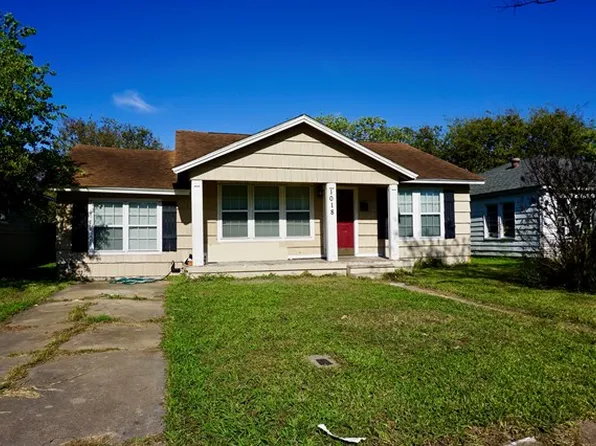 1018 W 8th St, Freeport, TX 77541