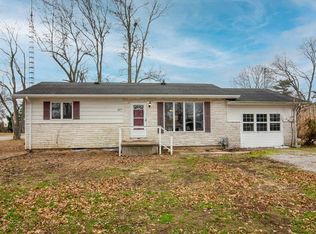 407 Milster St, Elkville, IL 62932