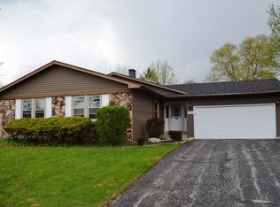 1650 Burning Bush Ln, Hoffman Estates, IL 60192