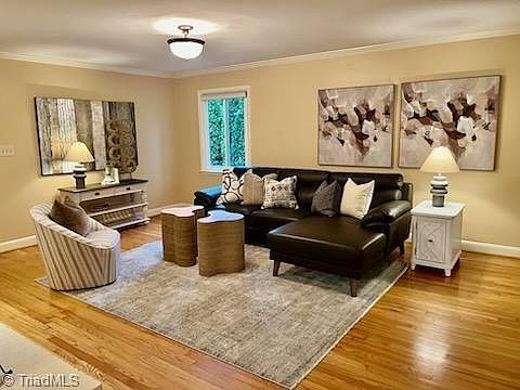 3rd image of 104 Beverly Pl