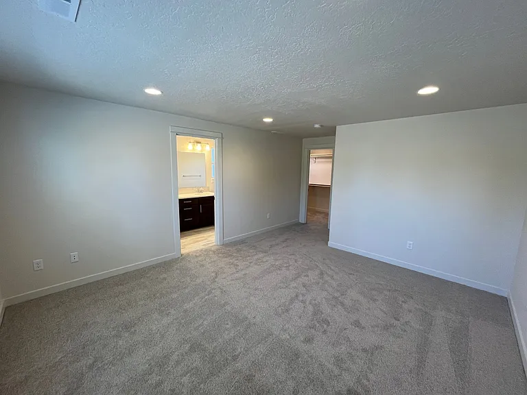 2539 NE Studio Rd — Photo 11