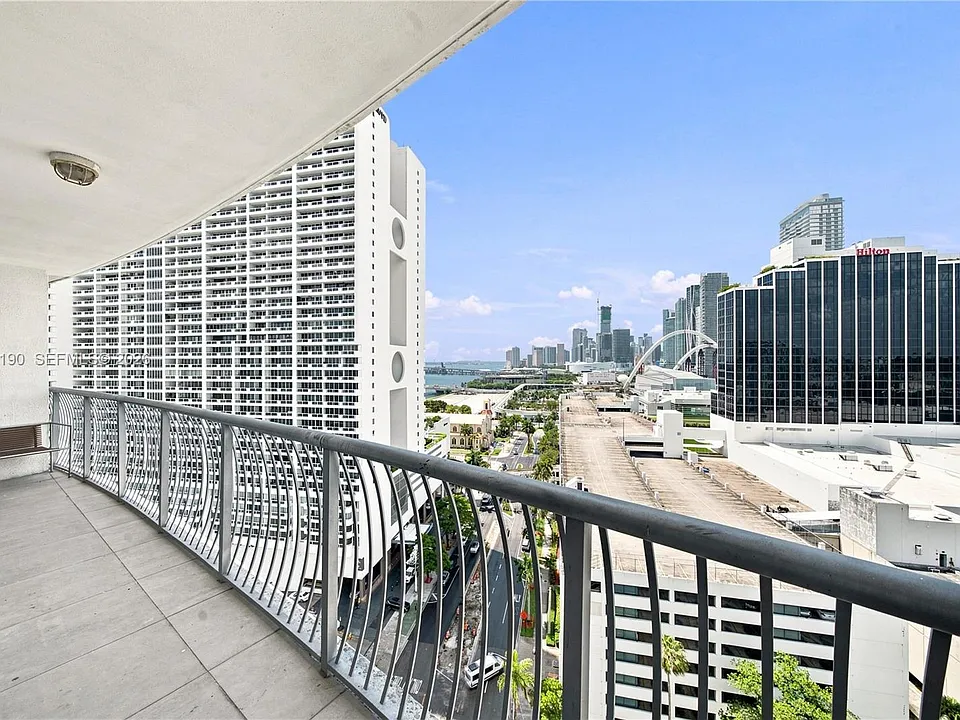 1750 N Bayshore Dr #1912