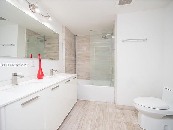 4th image of 1300 Brickell Bay Dr APT 710