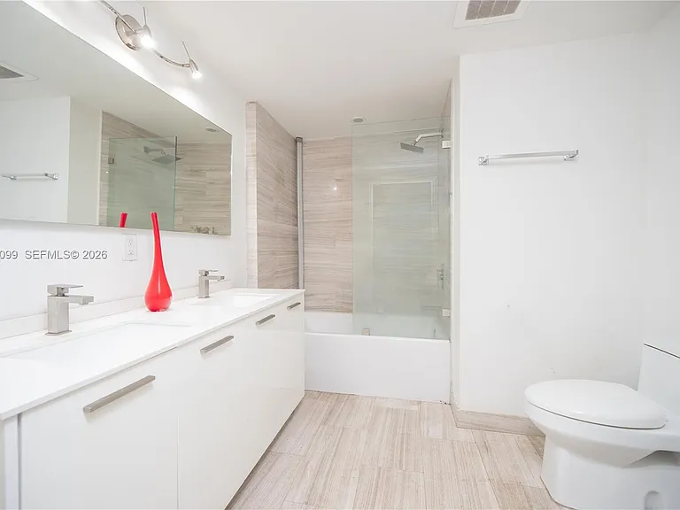 1300 Brickell Bay Dr #710 — Photo 4