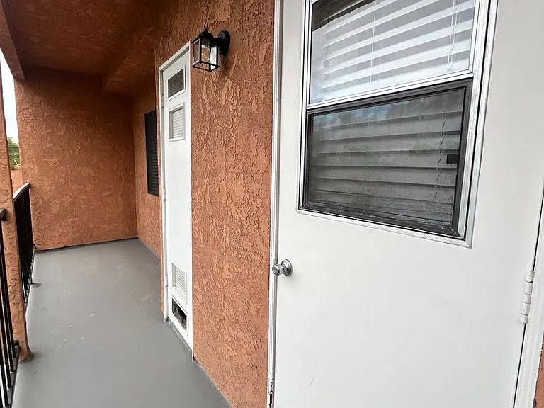 1769 Daly-Grand Apartments — Photo 25