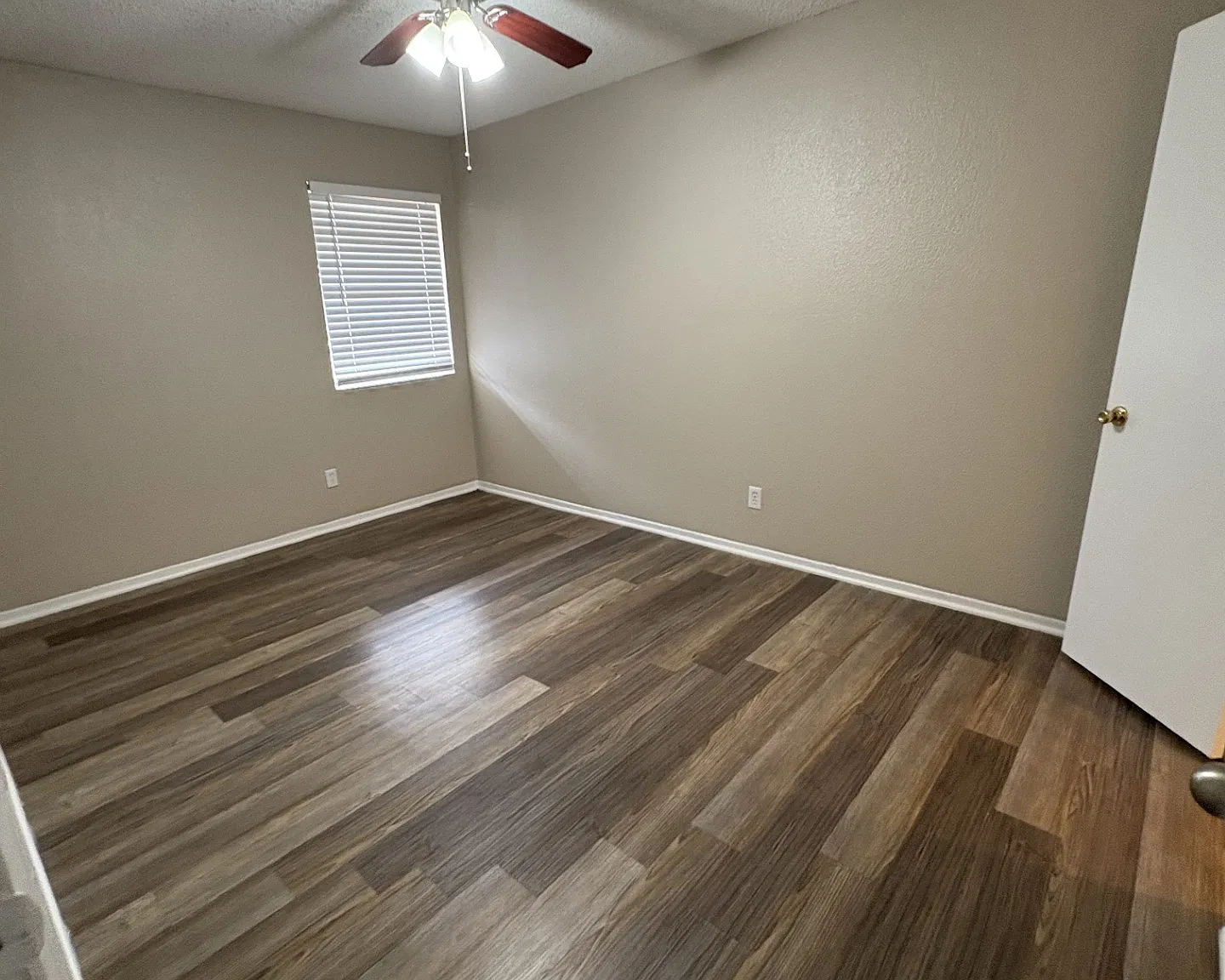 San Montego Apartments — Photo 4