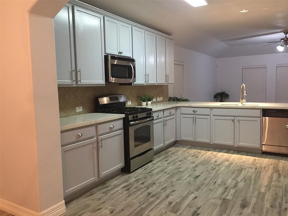 1st image of 10910 Barker Gate Ct