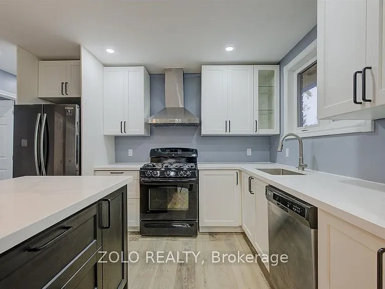 15 Nathaniel Cres #UPPER — Photo 22