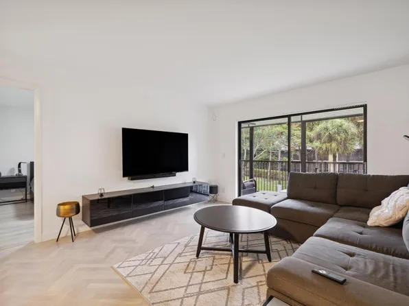 1272 S Military Trl, Deerfield Beach, FL