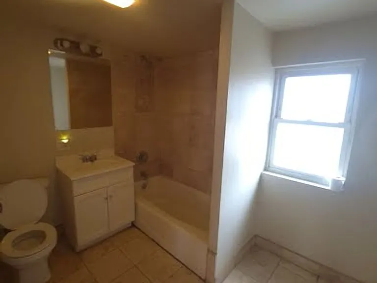 4152 W Lake St — Photo 7