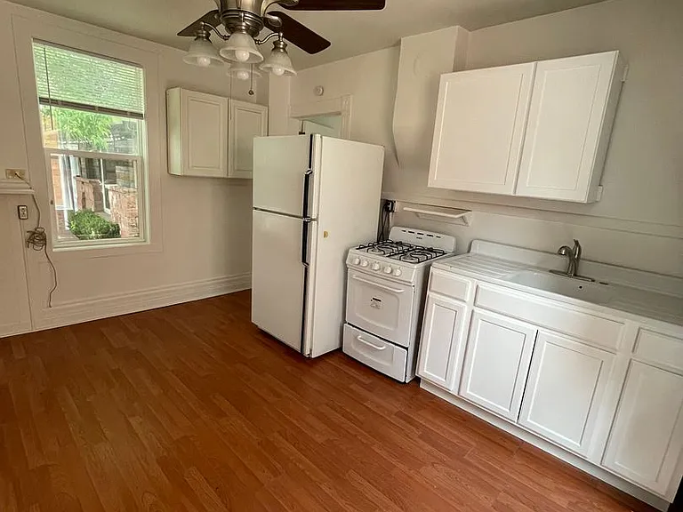 729 Blake Ave — Photo 4