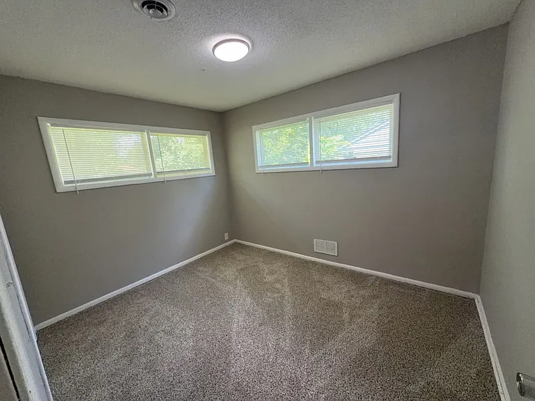 10805 Bennington Ave — Photo 11