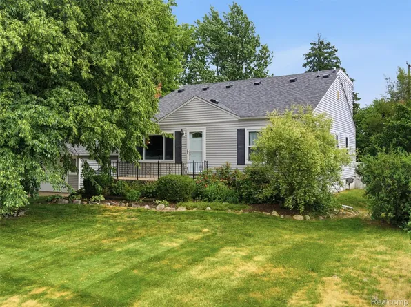 7790 Powers Ct, Shelby Township, MI 48317