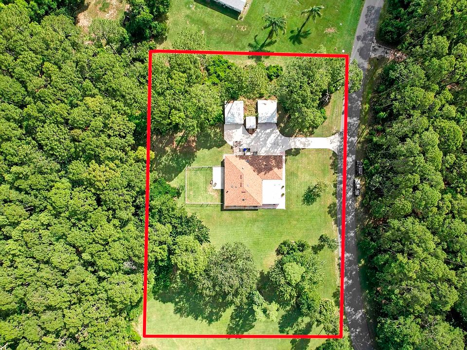 1st image of 900 Colonial Dr