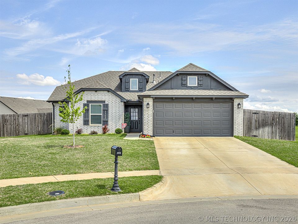 1st image of 2902 W Albuquerque Pl